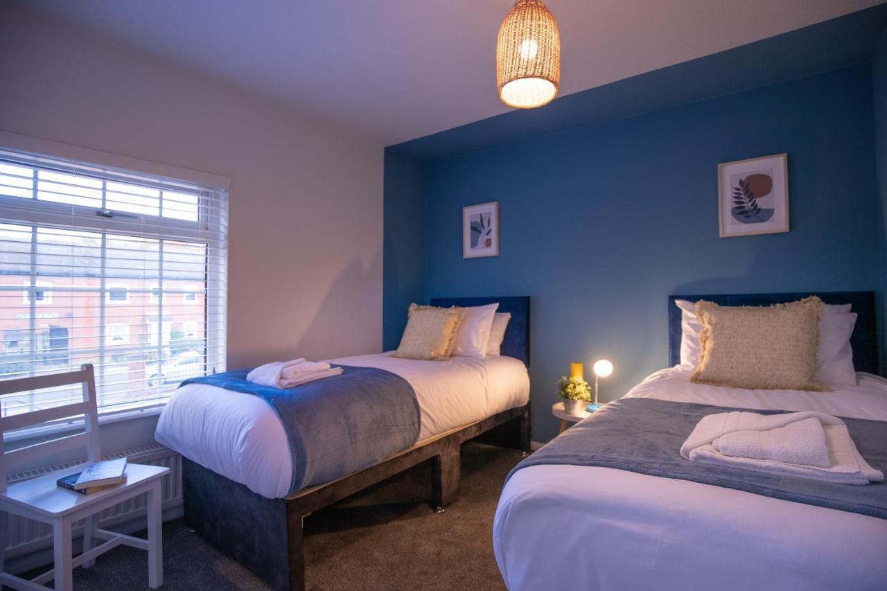 Ashby-de-la-Zouch Saltbox Properties- Large!! 3 Bed, 3 Bath House, Parking, Fast Wifi, Town Centre Location! Sleeps 6 מראה חיצוני תמונה