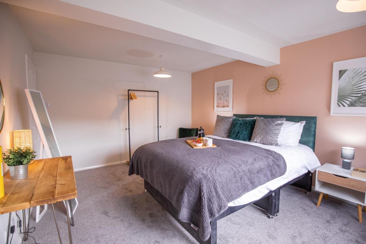 Ashby-de-la-Zouch Saltbox Properties- Large!! 3 Bed, 3 Bath House, Parking, Fast Wifi, Town Centre Location! Sleeps 6 מראה חיצוני תמונה