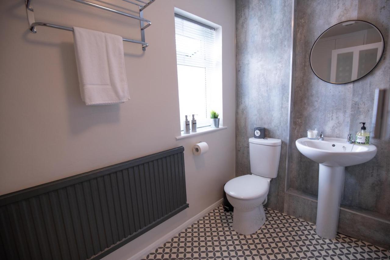 Ashby-de-la-Zouch Saltbox Properties- Large!! 3 Bed, 3 Bath House, Parking, Fast Wifi, Town Centre Location! Sleeps 6 מראה חיצוני תמונה